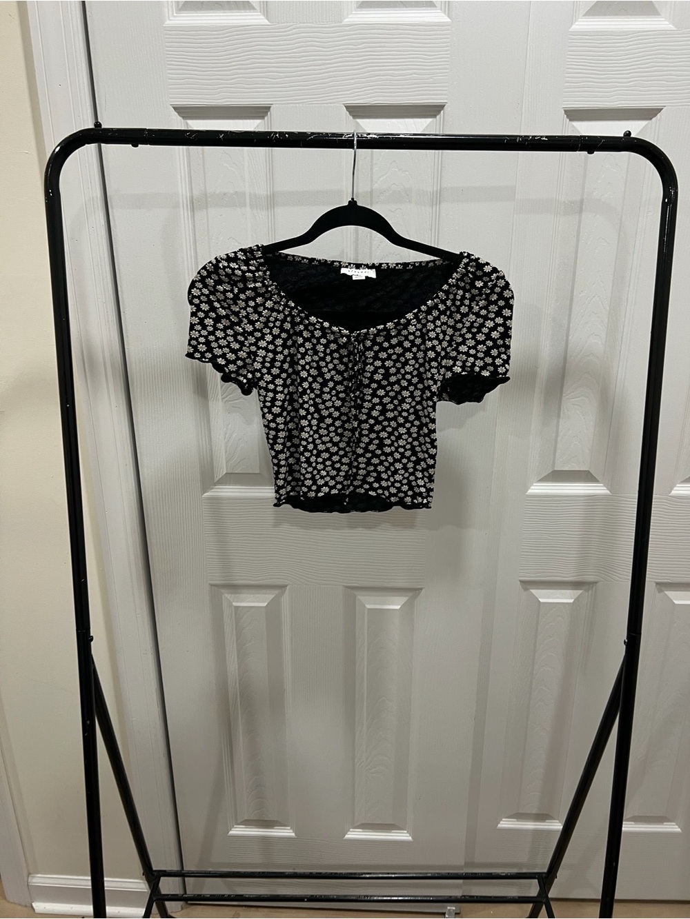 Topshop Black Floral Cropped Tee with White Daisy Print
